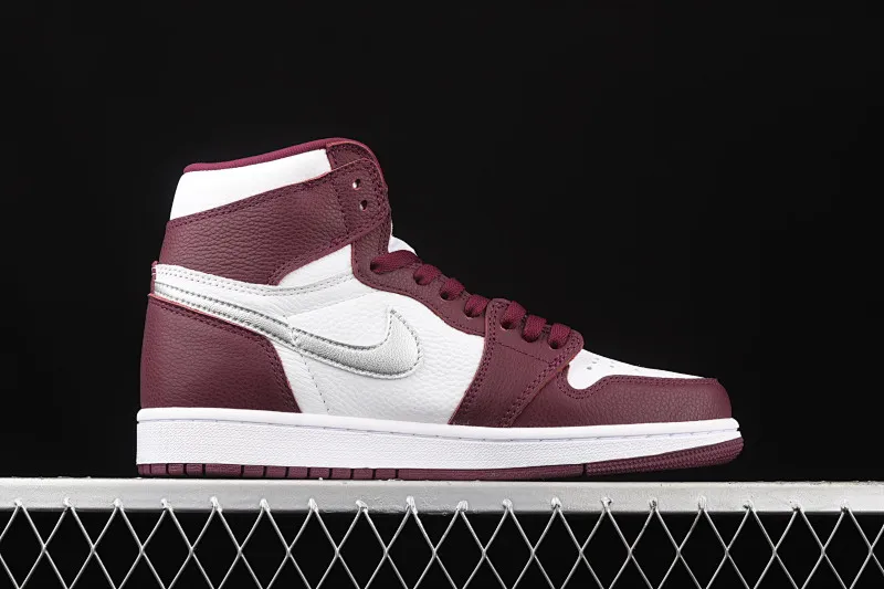 All categories Air Jordan Jordan series basketball shoes Air Jordan 1 High L version Air Jordan 1 Retro High OG "Bordeaux" AJ1 Joe 1 Bordeaux Burgundy high-top basketball shoes 555088-611